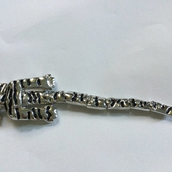 Tiger pin brooch silver tone metal green eyes black enamel long big - Picture 4 of 5